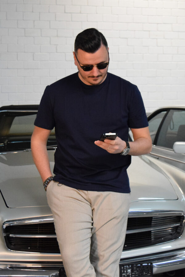 Blaues T-Shirt