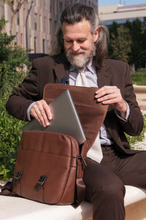 iosonotonino | Laptoptasche aus Leder 1