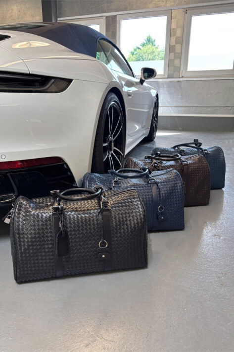 Leather travelling bag